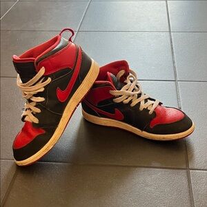 NIKE AIR JORDAN Leather Kids high Top Sneakers Black Red Size 3